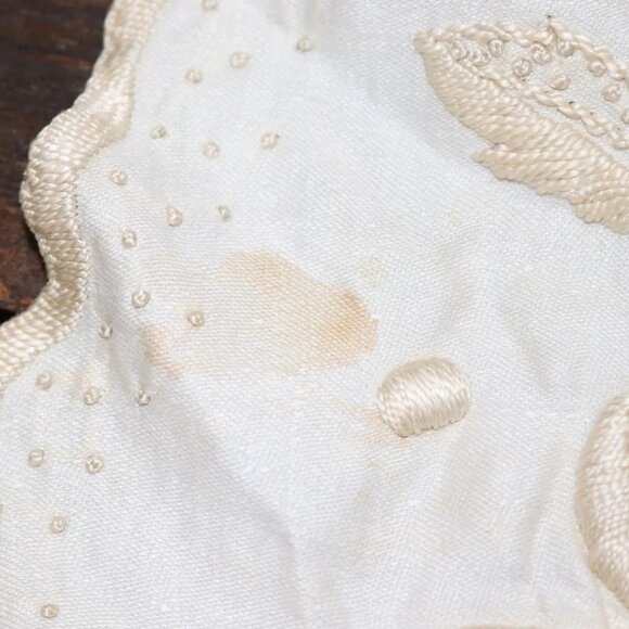 Vintage Arts & Crafts Era Embroidered Round Dollie Table Topper, 28 inches - Picture 2 of 6